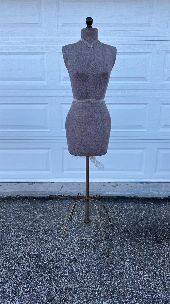 Furniture, collectibles and girls stuff – Barrie
